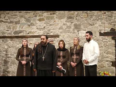 Видео: Отец Серафим (Бит Хариби)и неговият хор пеят в Бачковския манастир