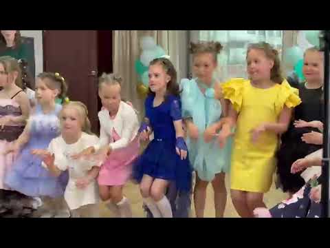 Видео: Выпускной в детском саду, девчонки зажигают! 🎤