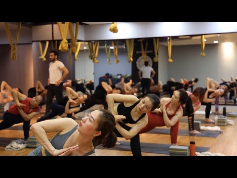 Видео: Йога для сжигания жира в верхней части тела