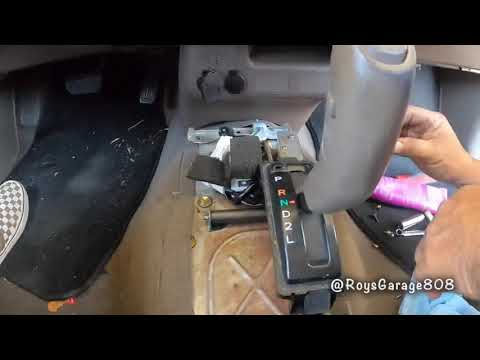 Видео: Как заменить втулки переключения передач на Toyota Tacoma PreRunner 2002 года выпуска