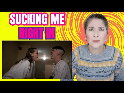 Видео: Реакция преподавателя вокала на Ren X Chinchilla: контуры мелом