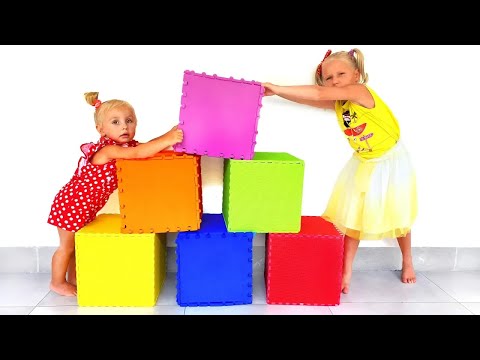 Видео: Ева и Алиса открывают коробки с игрушками