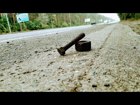 Видео: Сбор металлолома и цветного металла на обочине дороги