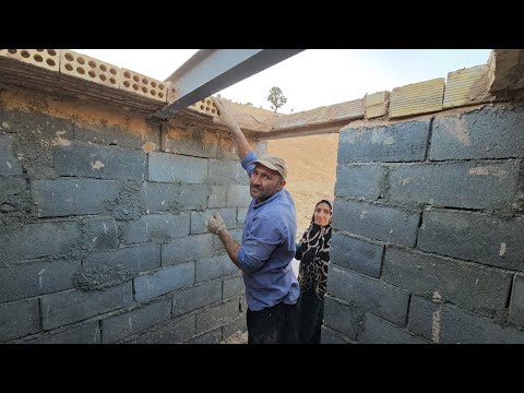 Видео: Усталые руки, любящие сердца; Ахмад и Фарида вместе построили крышу надежды 💕