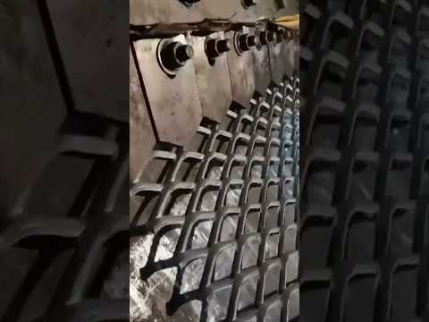 Видео: Как делают просечно-вытяжной лист