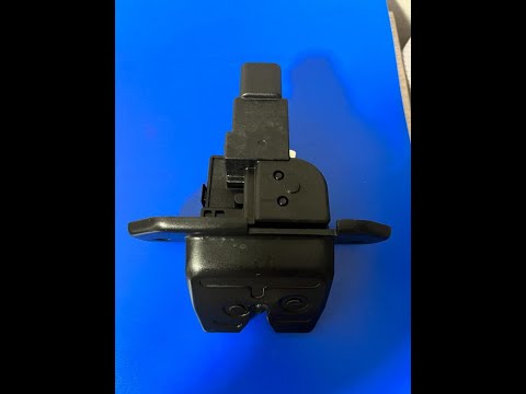 Видео: Киа Рио Х Лайн жужжит и не открывается багажник