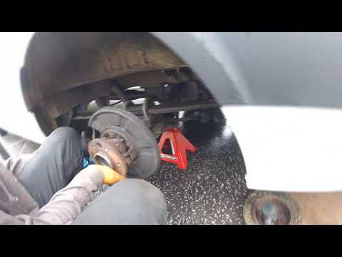 Видео: Replacing rear axle bearing Mercedes Sprinter VW Crafter / Замена задней полуоси подшипника  VW Craf