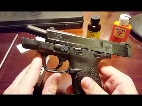 Видео: Чистка Smith & Wesson M&P Shield 9 мм