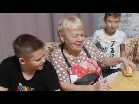 Видео: Жду внуков // выпечка - рогалики // и шаурма от Максима 🥴//