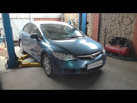 Видео: Замена топливного фильтра в бензобаке на Honda Civic 1,8 Хонда Цивик 2008