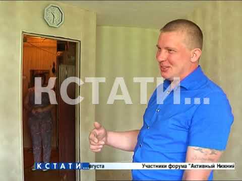 Видео: Старики разбойники - престарелая соседка отравила жизнь соседям в прямом и переносном смысле