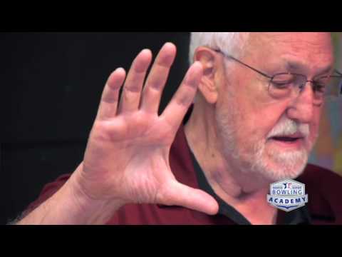 Видео: Подгонка в магазине Bowling Ball Pro Shop