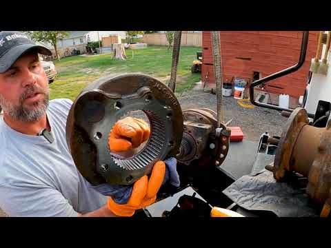 Видео: Ремонт приводного двигателя Bobcat T300, демонтаж для осмотра.