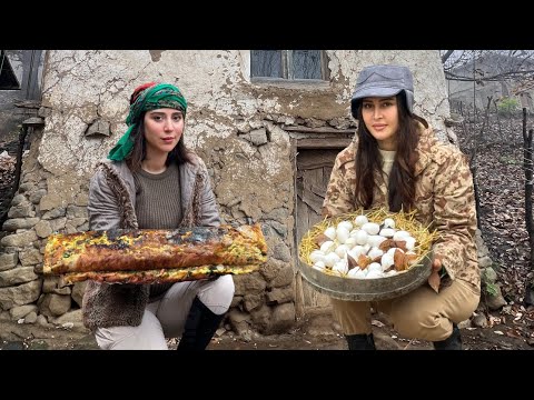 Видео: ГОТОВИМ ГИГАНТСКИЙ ОМЛЕТ ИЗ 50 ЯИЦ В ДЕРЕВНЕ! УЛИЧНАЯ ЕДА