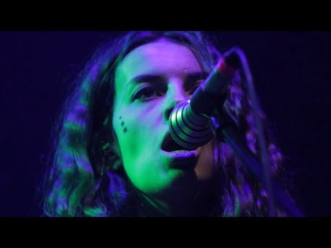 Видео: Краснознаменная дивизия имени моей бабушки - Песочница (live с фестиваля КРОВЬ С МОЛОКОМ)