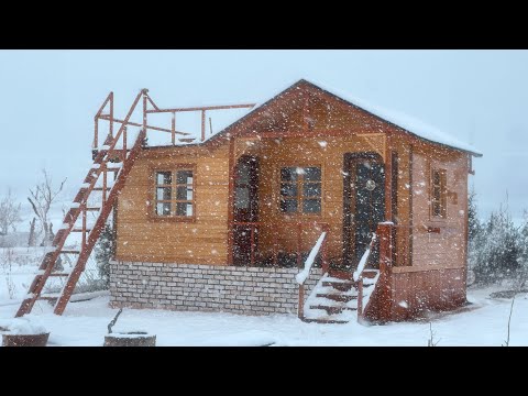 Видео: Зимний лагерь в деревянном доме - Метель