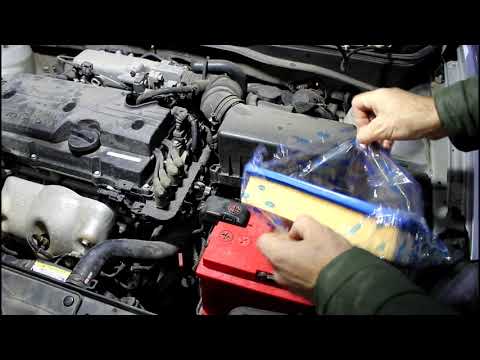 Видео: Kia Rio 1,4 Киа Рио 2010 года Замена масла и фильтров в двигателе