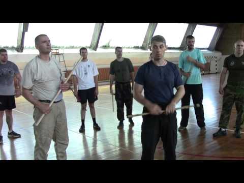 Видео: Защита от ударов ножом/Kick guard with a knife. /Боевые искусства. Спецподготовка. Денис Ряузов.