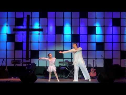 Видео: Танец "МАМА"