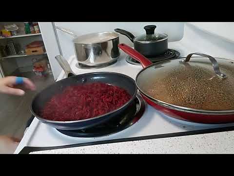 Видео: Картошка со свеклой и грибами название не знаю смотрите как делать очень вкусно