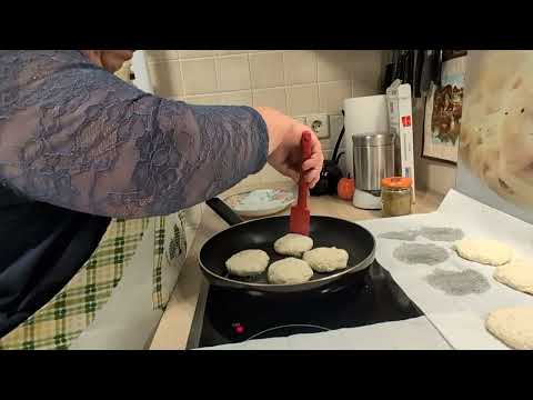 Видео: ГОТОВЛЮ СЫРНИКИ НА ЗАВТРАК! / 1798