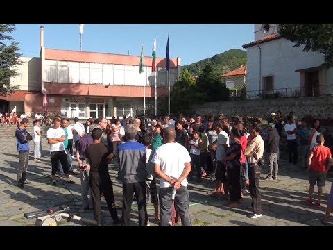 Видео: Напрежението между фамилиите в Розино продължава, хората изязоха на протест