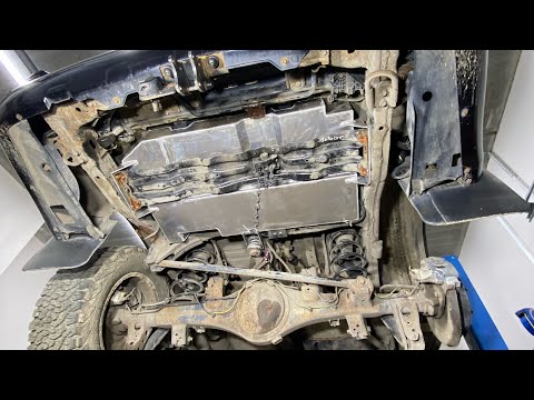 Видео: Дополнительный бак 70л в Land Cruiser 200 в штатное место с сохранением запаски