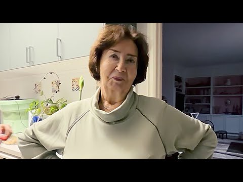 Видео: Светочка : и что мне с этими яйцами делать ? 