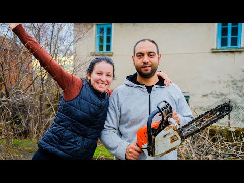 Видео: ЖИВОТ НА СЕЛО: Разчистване на занемарен двор на село | Boho Soulz