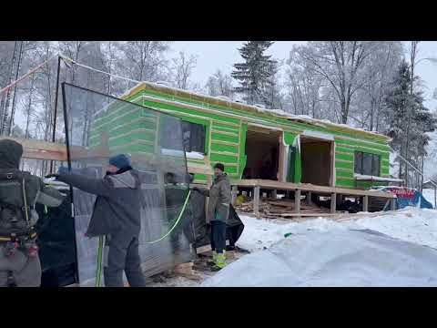 Видео: Простой монтаж широкоформатных стеклопакетов в каркасный дом