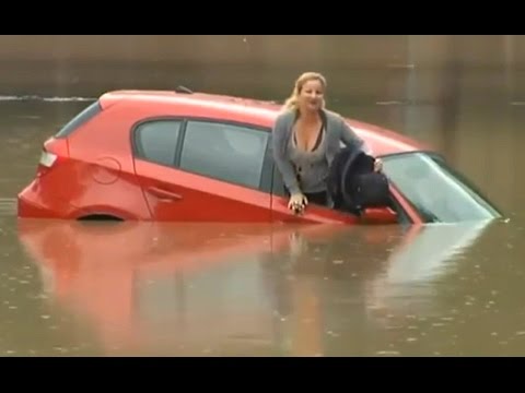 Видео: Девушки за рулем, что они творят?