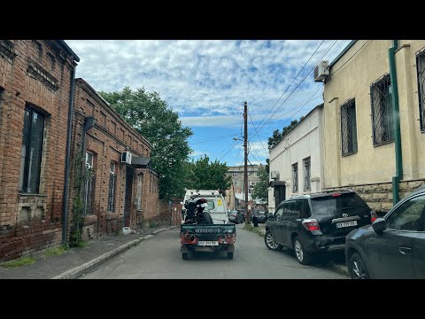 Видео: Тбилиси. Авария на набережной, работа спасателей. Путь из Авлабара в Дигоми пасмурным днем.