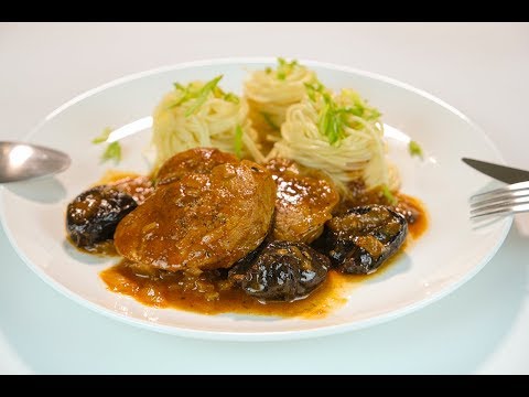 Видео: ТУШЕНОЕ МЯСО, СВИНИНА С ЧЕРНОСЛИВОМ . Быстрый простой рецепт ужина, для всей семьи.