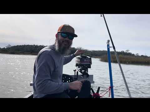 Видео: Каноэ с подвесным мотором 3 л.с. - Gamefisher 3.0 на острове Олд-Таун-Сарнак 146