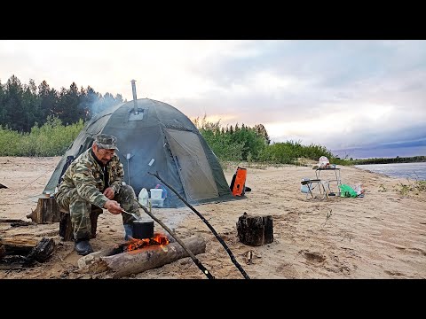 Видео: КОСТЕР, УХА, ПАЛАТКА! / Начинаем летний сезон / Ловим окуня, щуку / Живем на пляже 3 дня / 1 Часть