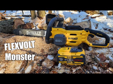 Видео: Обзор комплекта бензопилы DEWALT FlexVolt 60 В Max 20 дюймов 5 А·ч DCCS677Z1