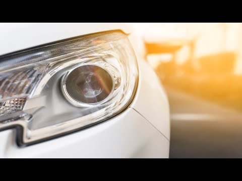 Видео: Нужно ли включать ближний свет фар? / Последние новости