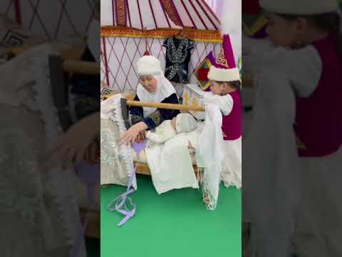 Видео: "Гүлдәурен" бөбекжай-бақшасы "Әжем, анам және мен" байқауы.