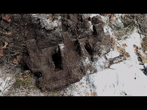 Видео: Накопал литого железа вдоль лесной дороги. Коп металла