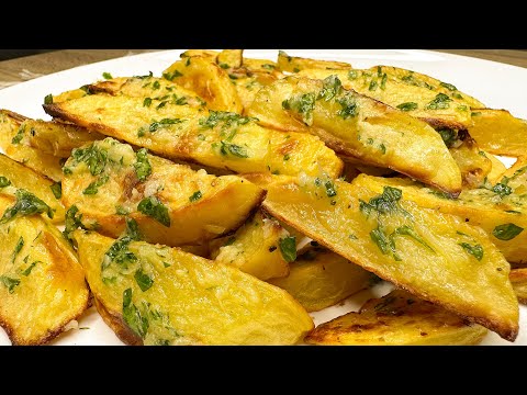 Видео: Я могла бы есть эту картошку каждый день! 2 простых и вкусных рецепта запеченной картошки!