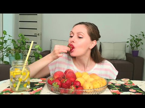 Видео: Mukbang/Strawberry/Apricots/Peaches/Мукбанг/ Клубника/Абрикосы/Персики