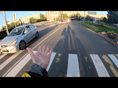 Видео: DEAF Курьер: Не заметила и ЧУТЬ НЕ СБИЛ!