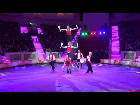 Видео: Парад. Групповые жонглеры п/р Гульнары Сафаргалиной