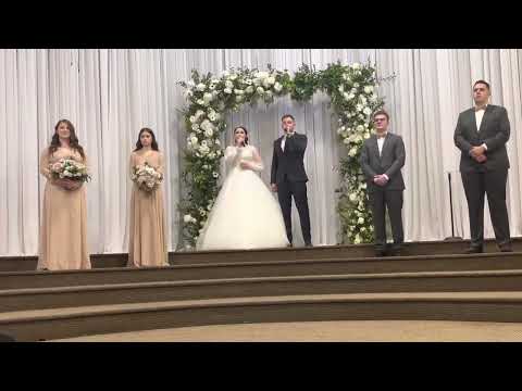 Видео: Очень красиво Поют жених и невеста песня на английском … (дуэт)