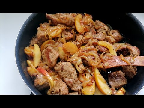 Видео: Мясо с Яблоками и Луком.