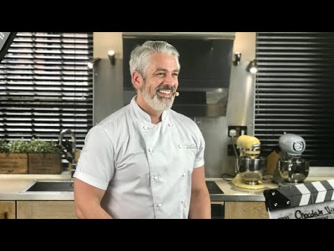 Видео: Мастер-класс по приготовлению шоколадной начинки с Марком Тиллингом