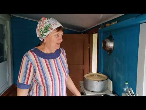 Видео: Деревенская жизнь/Зачищаю огород,вывезла дыни тачкой 🤦