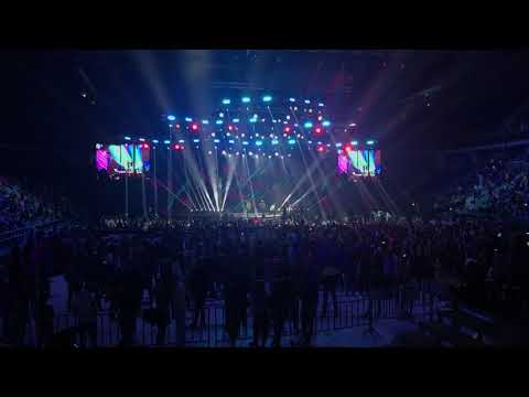 Видео: ШОК!!! Гр. NINETYONE- Айыптама. Весь зал танцует !! ЕМА 2017 MUZZONE