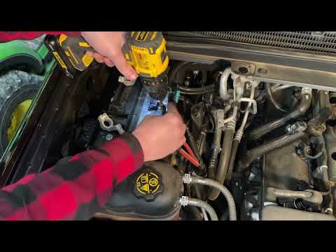 Видео: Замена аккумулятора на Tahoe (2020)