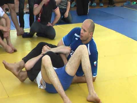 Видео: Как разорвать захват противника. Семинар Федора Емельяненко в Воронеже
